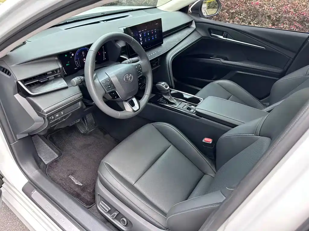 Toyota Camry 2025 — фото 7