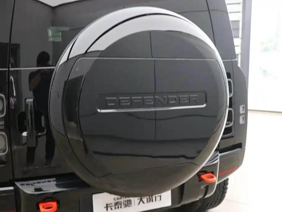 Land Rover Defender 2024 — фото 28