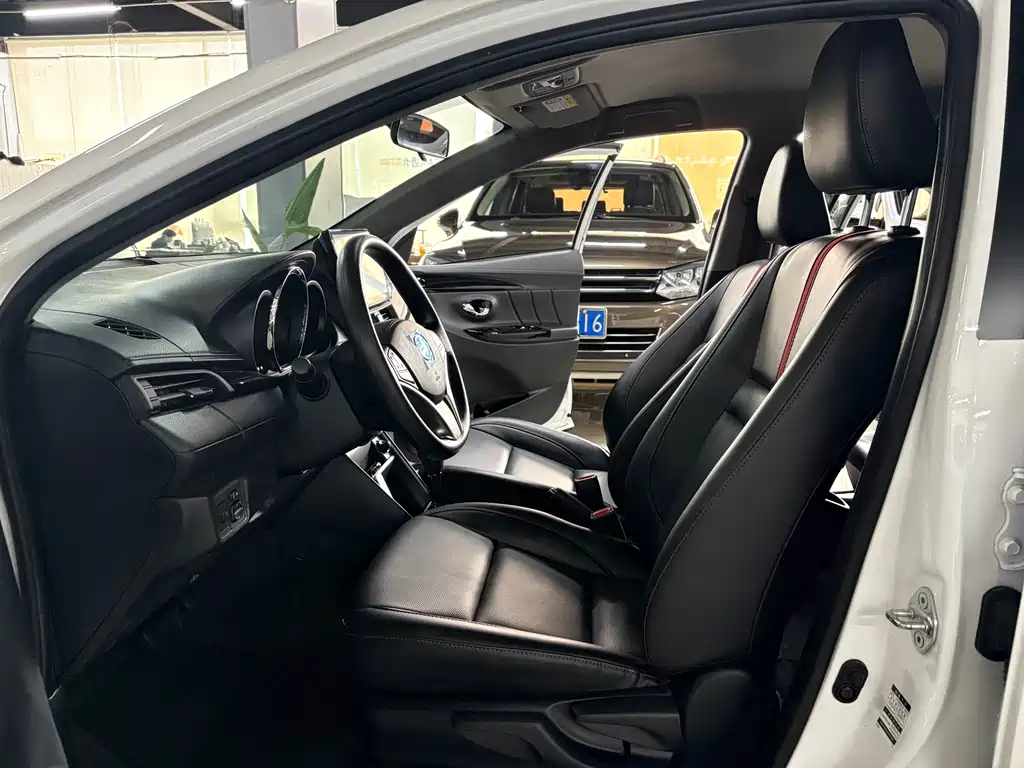 Toyota Yaris L 2023