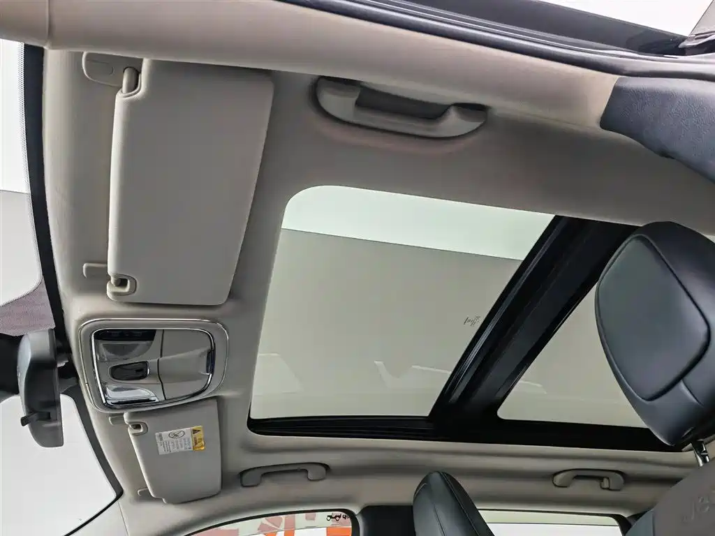 Jeep Cherokee 2017 — фото 14