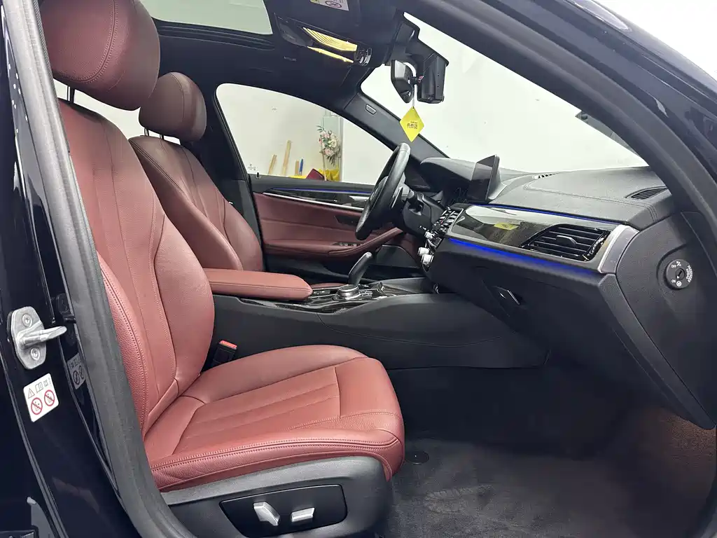 BMW 5 Series 2019 — фото 13