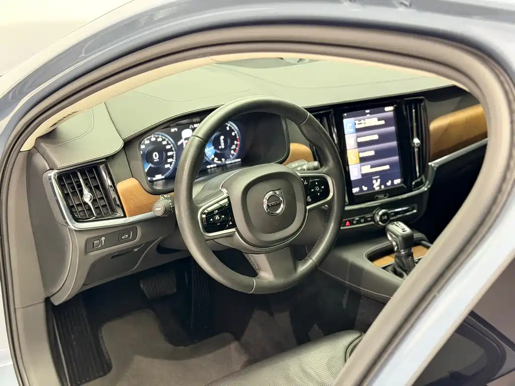 Volvo S90 2017 — фото 10