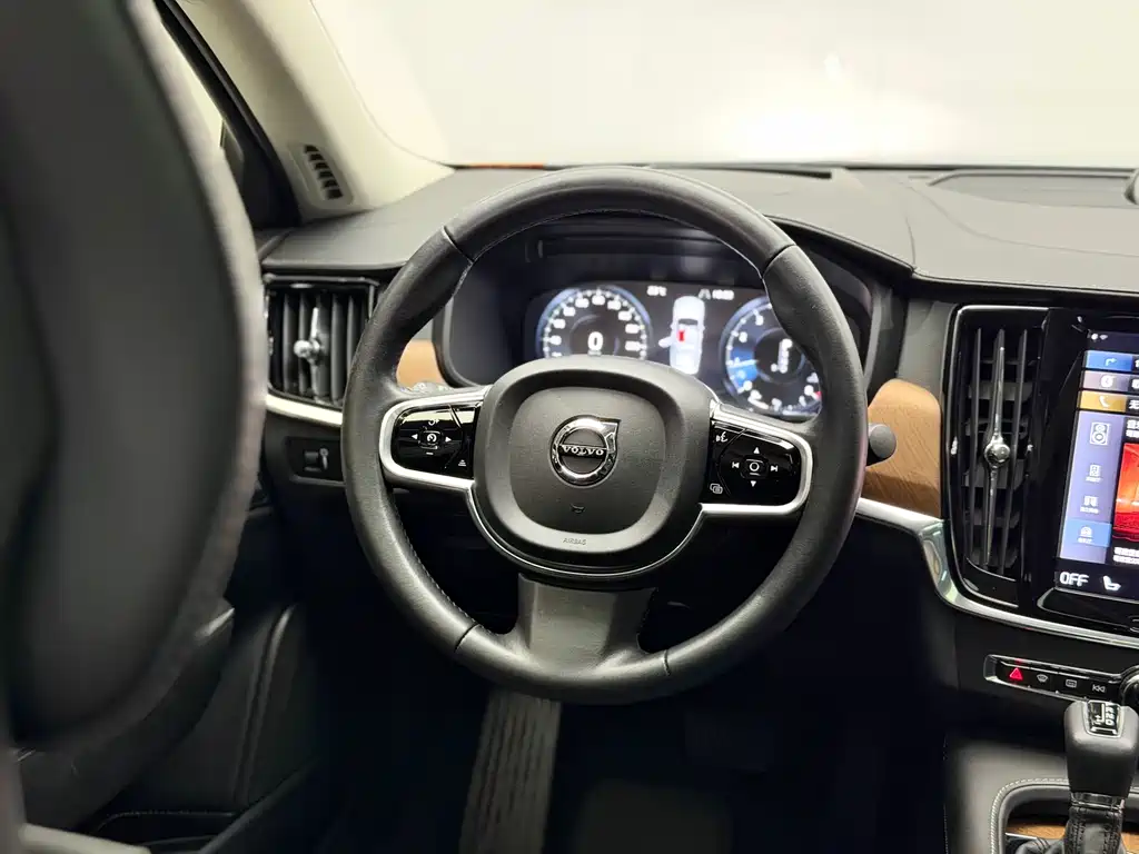 Volvo S90 2017 — фото 21