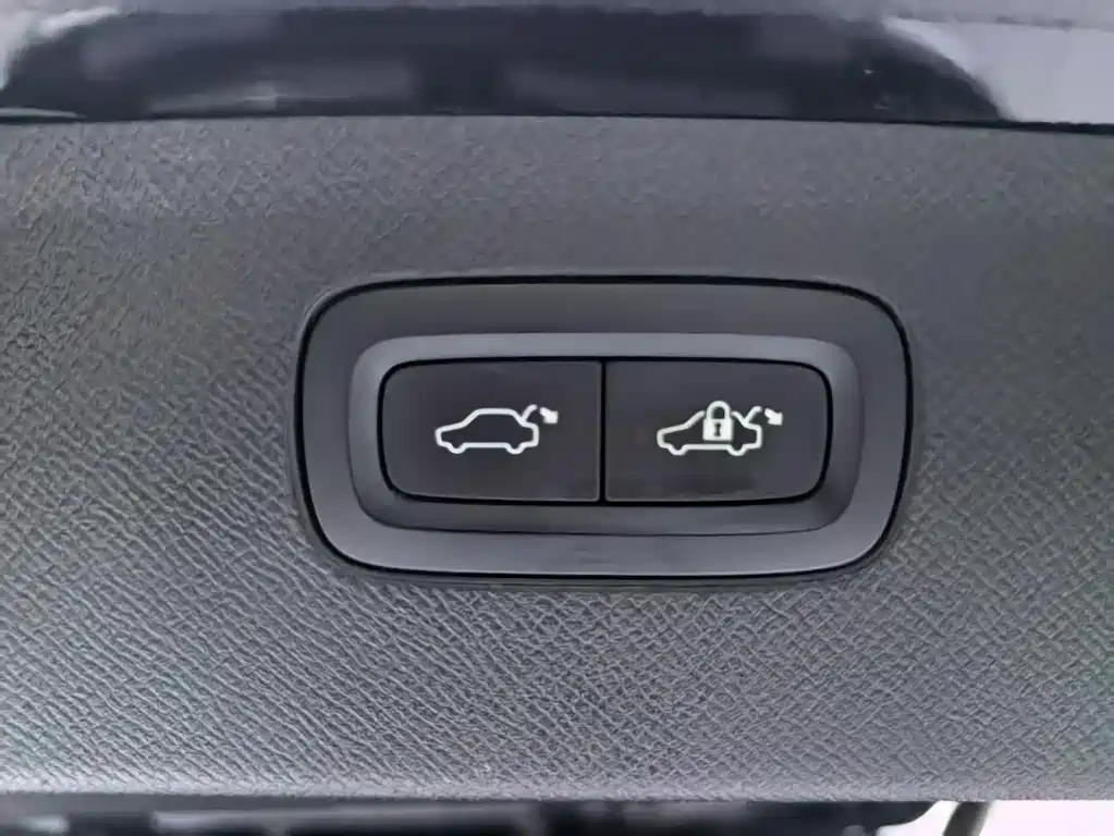 Volvo XC90 2021 — фото 27