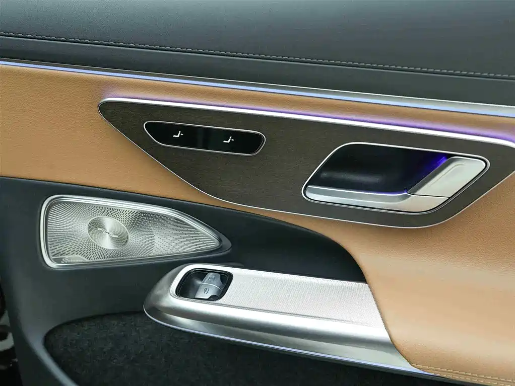 Mercedes-Benz E-Class 2025 — фото 20