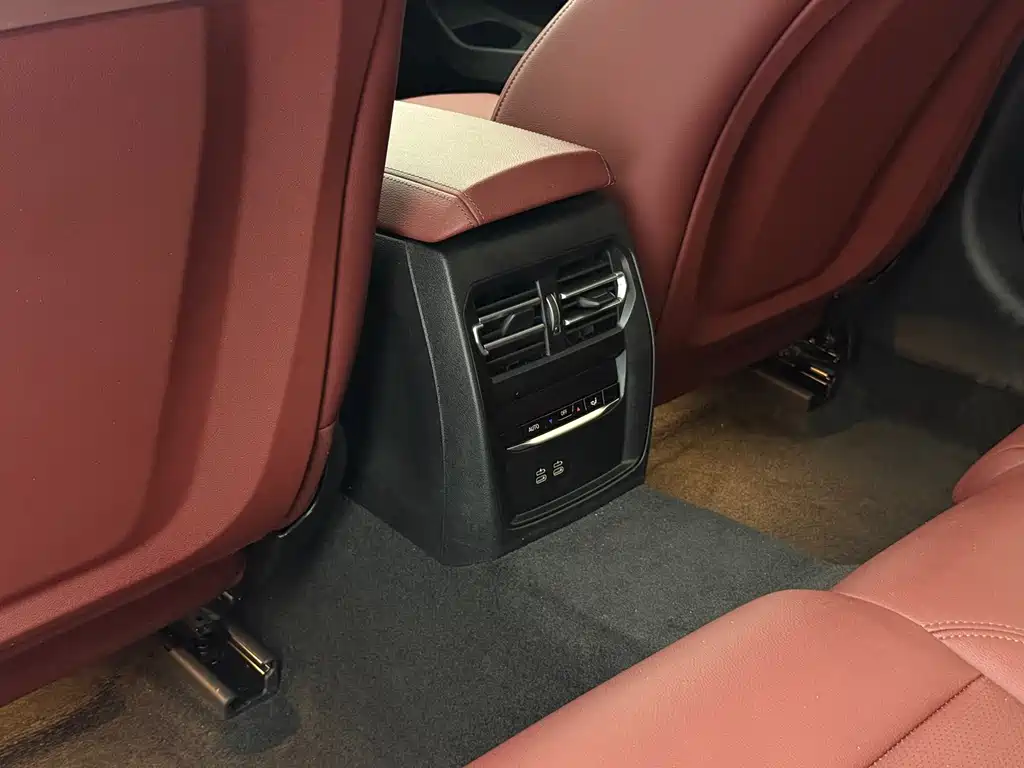 BMW 3 Series 2023 — фото 16