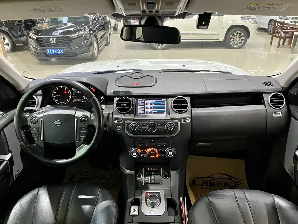Land Rover Discovery 2014 — фото 17