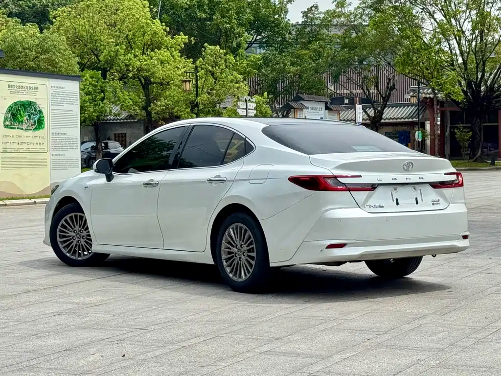 Toyota Camry 2024 — фото 7
