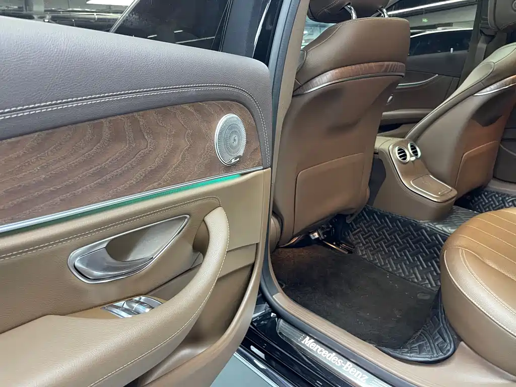 Mercedes-Benz E-Class 2022 — фото 10