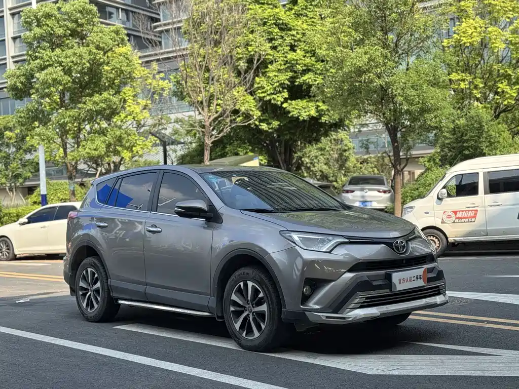 Toyota RAV4 2019 — фото 3