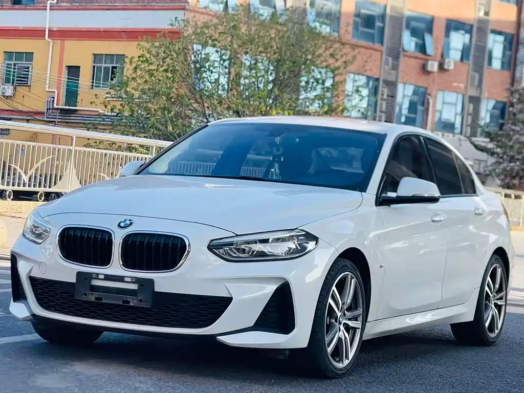 BMW 1 Series 2019 — фото 1