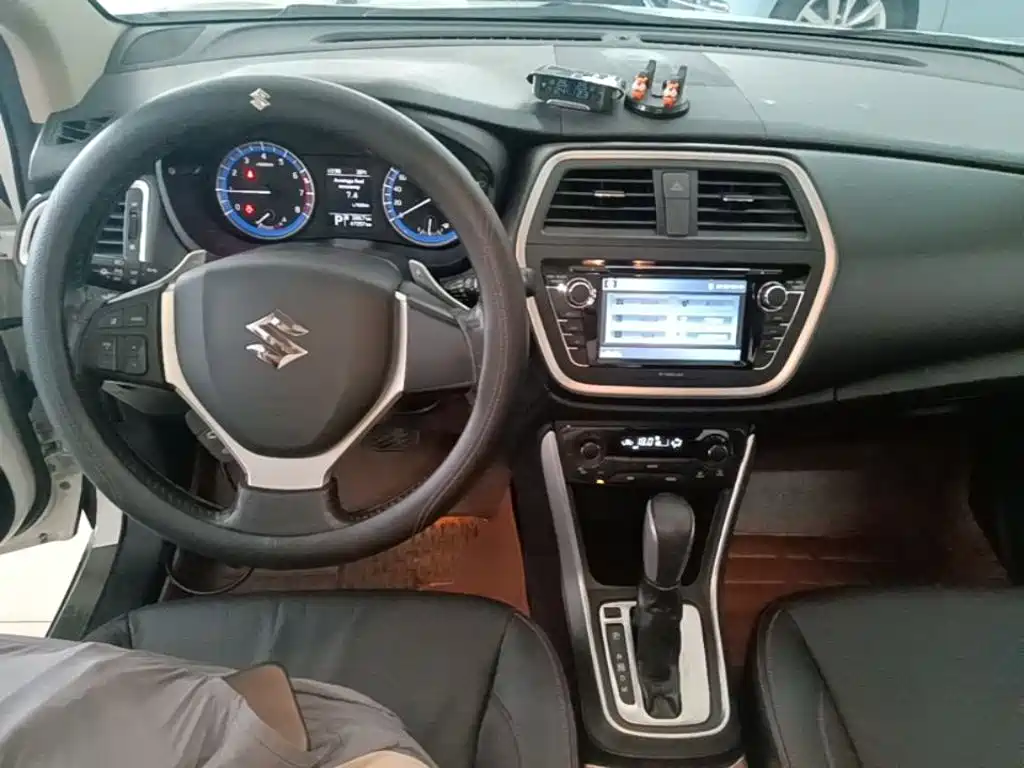 Suzuki S-Cross 2015 — фото 10