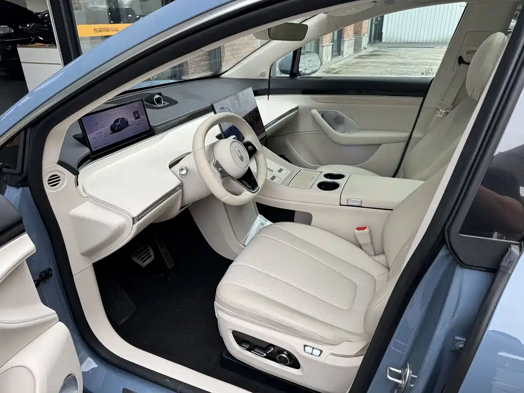 Luxeed Zhijie R7 2025