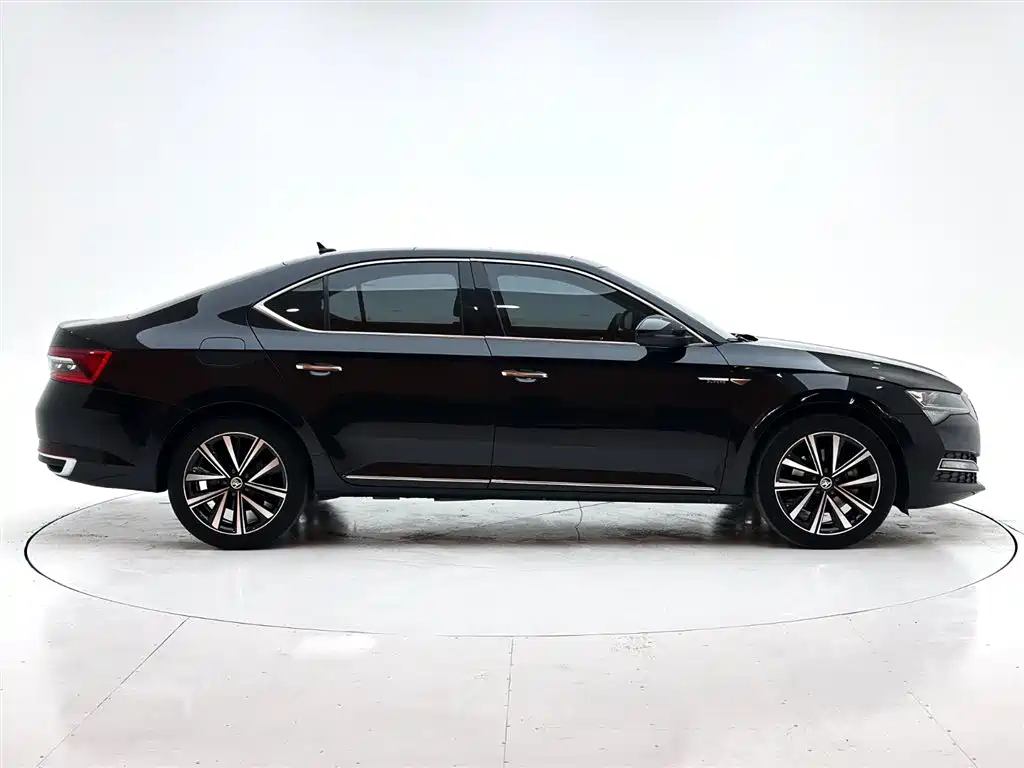 Skoda Superb 2023 — фото 9