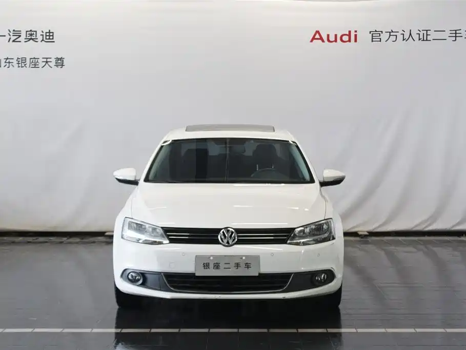 Volkswagen Sagitar 2015