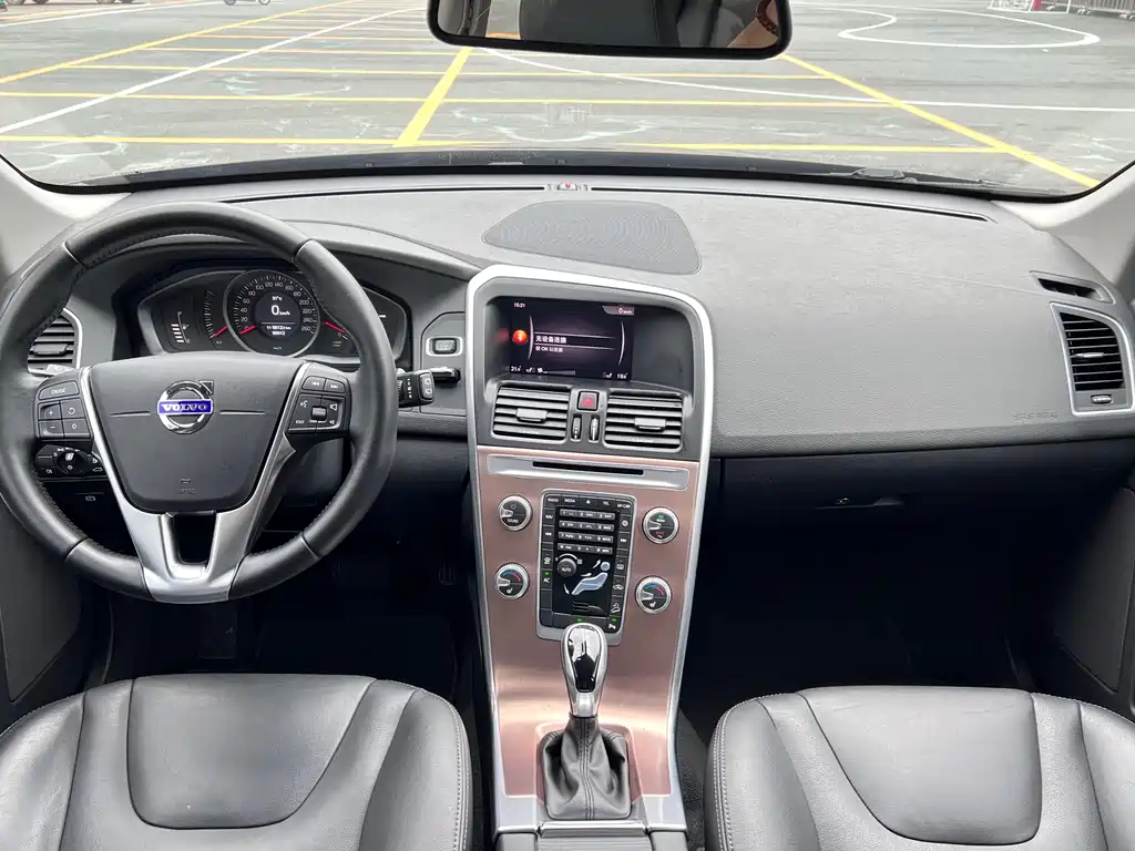 Volvo XC60 2017 — фото 10