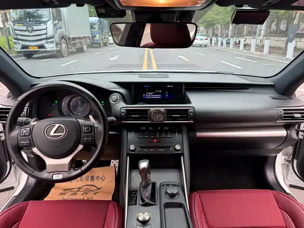 Lexus IS 2017