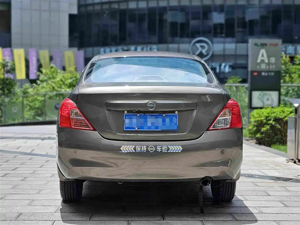 Nissan Sunny 2012