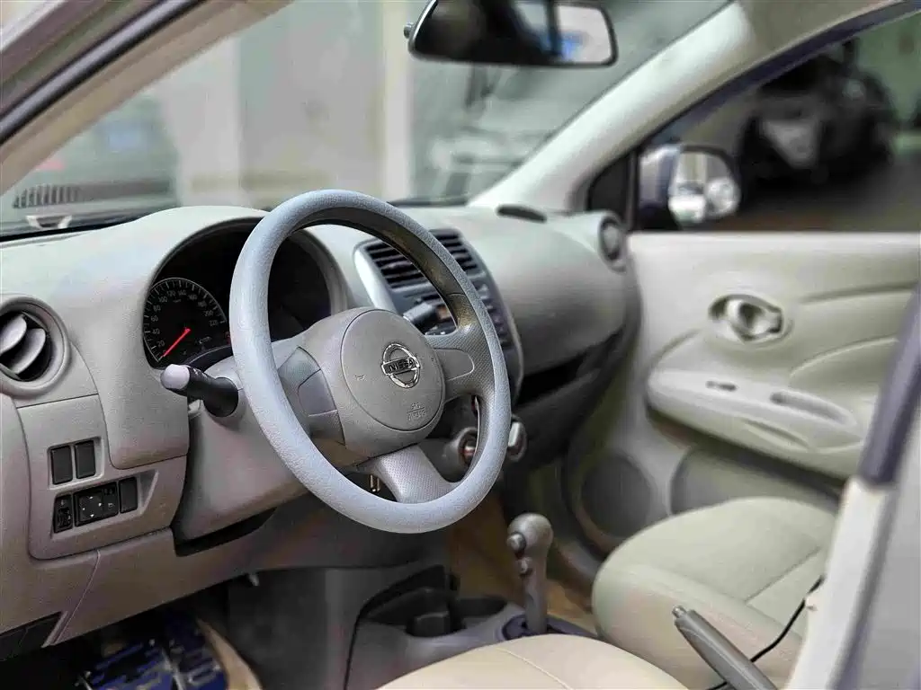 Nissan Sunny 2012 — фото 11