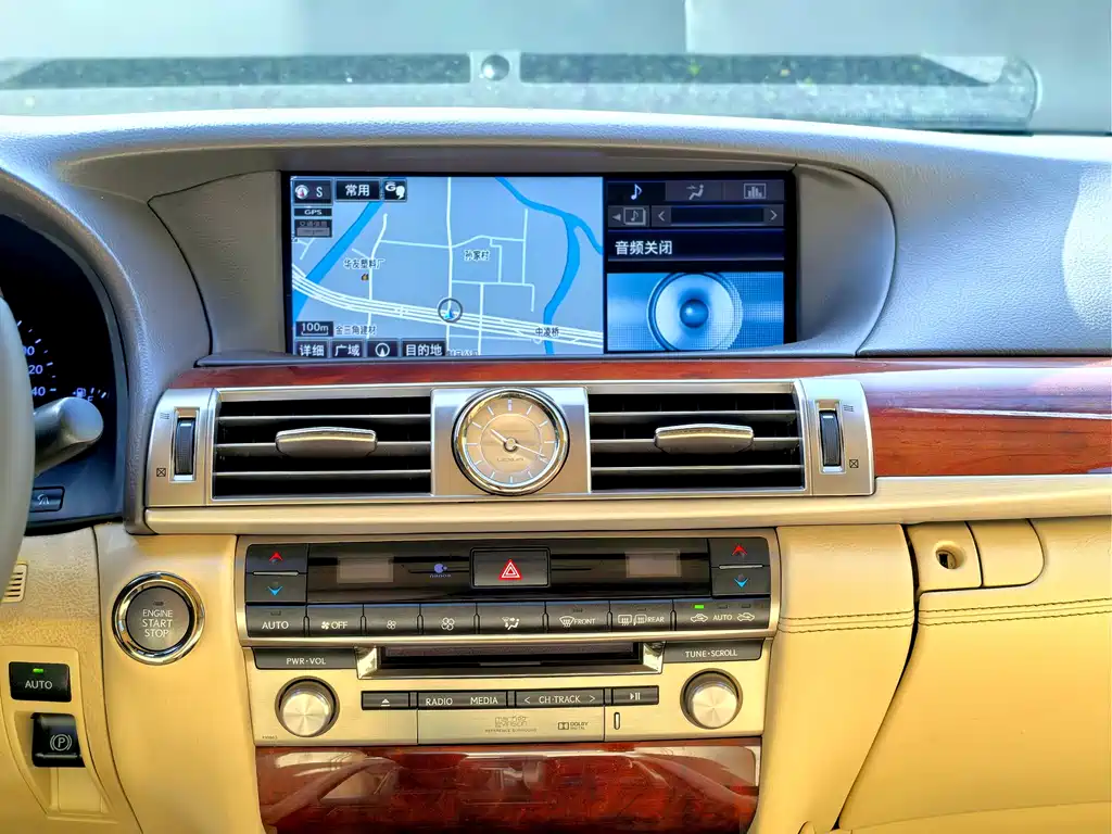Lexus LS 2015 — фото 8