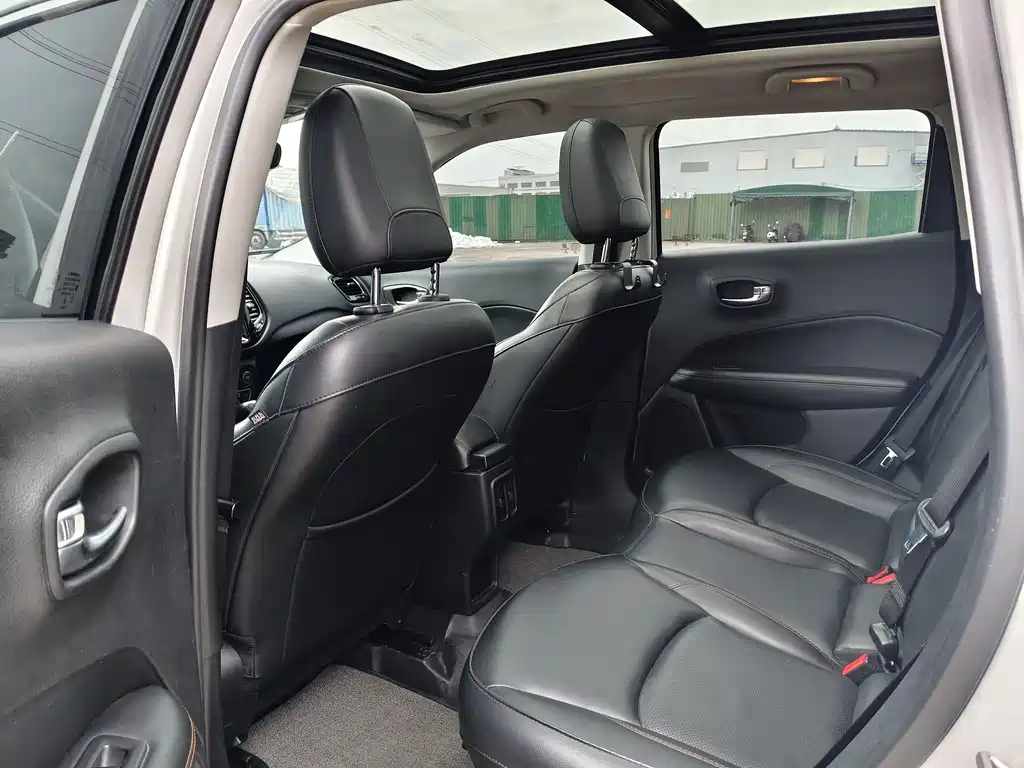 Jeep Compass 2019 — фото 11