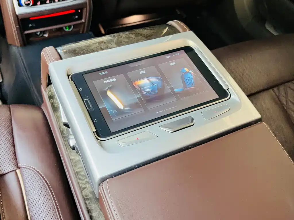 BMW 7 Series 2018 — фото 9