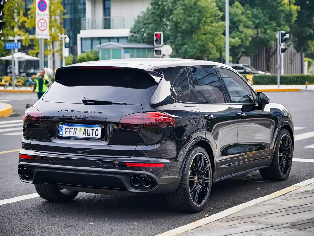 Porsche Cayenne 2017 — фото 55