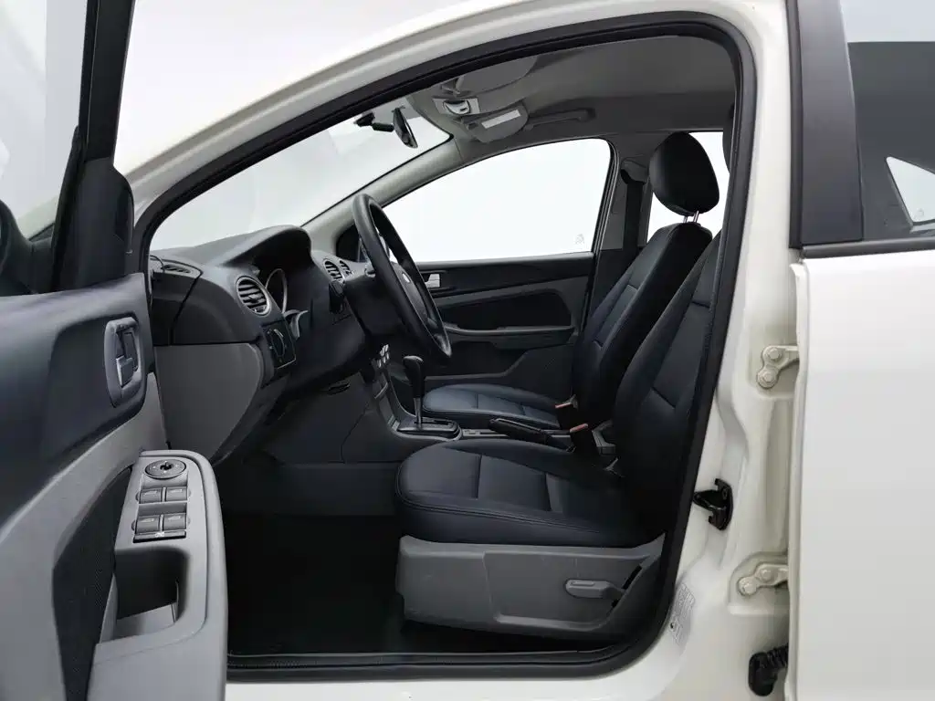 Ford Focus 2015 — фото 10