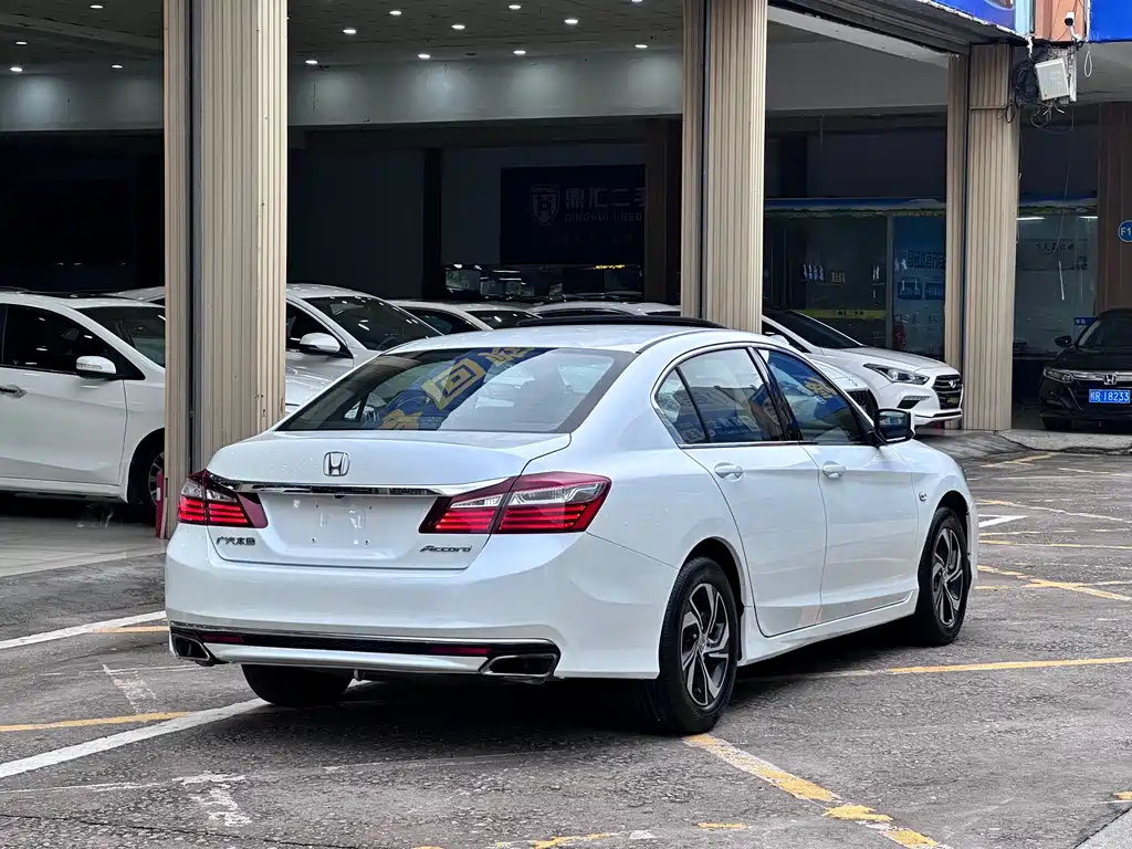 Honda Accord 2017 — фото 18