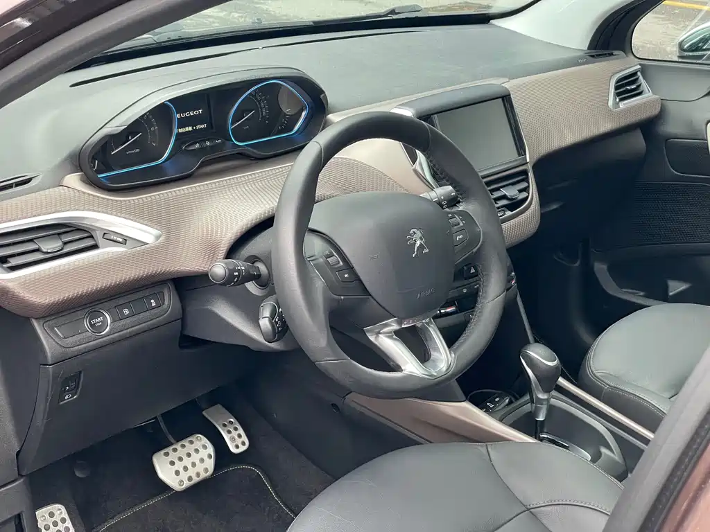 Peugeot 2008 2014 — фото 10
