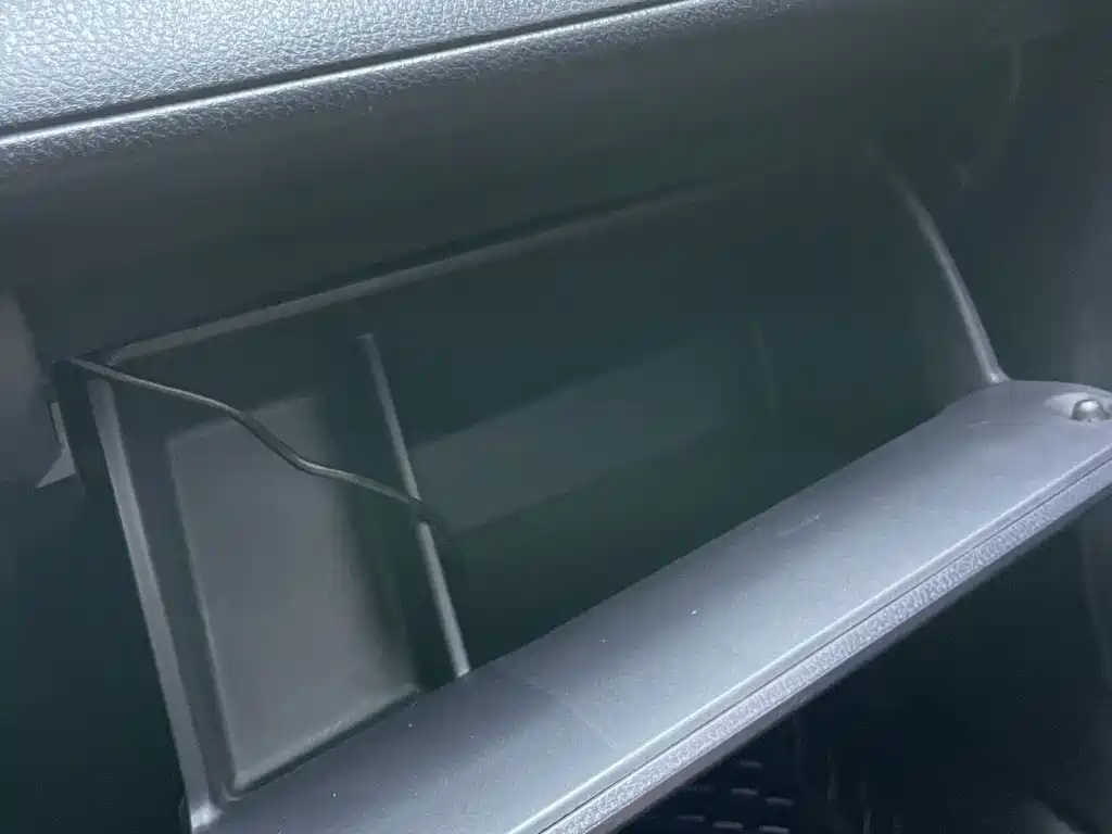 Toyota Yaris L 2023 — фото 23