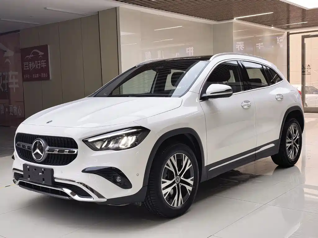 Mercedes-Benz GLA 2024 — фото 1
