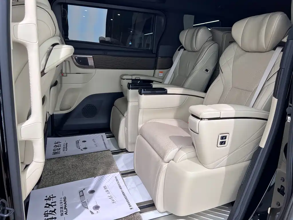 Toyota Alphard 2024 — фото 13