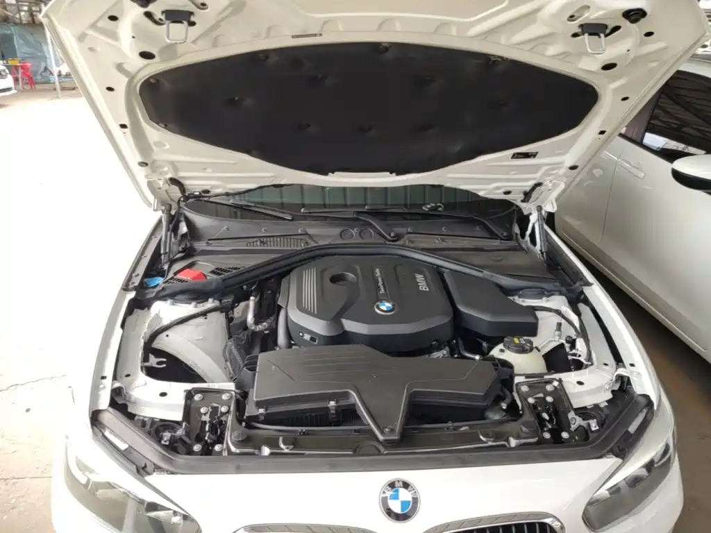 BMW 1 Series 2019 — фото 20