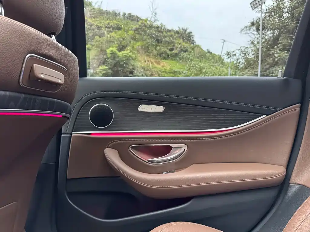 Mercedes-Benz E-Class 2020 — фото 19