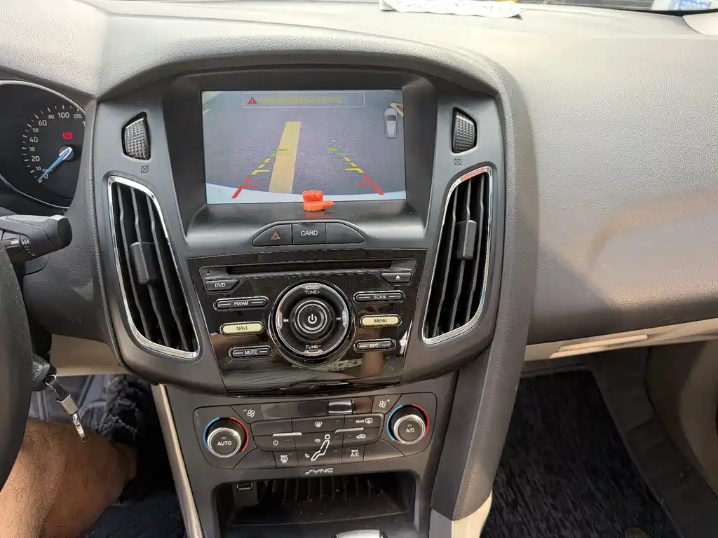 Ford Focus 2015 — фото 11