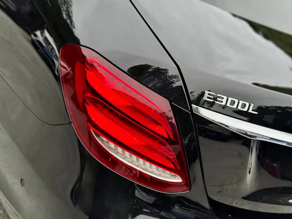 Mercedes-Benz E-Class 2020 — фото 34