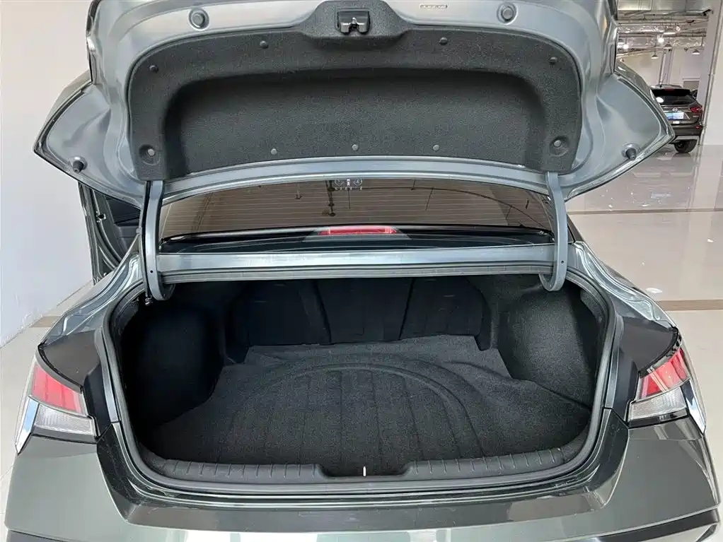 Hyundai Elantra 2023 — фото 18