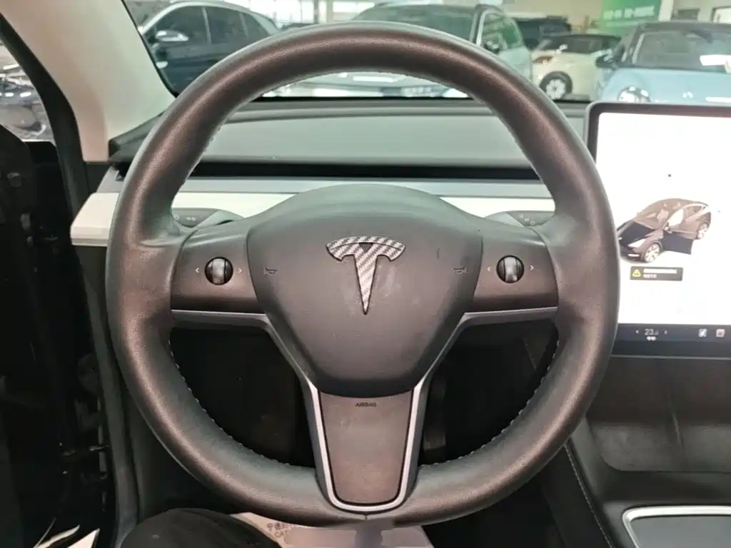 Tesla Model Y 2023 — фото 11