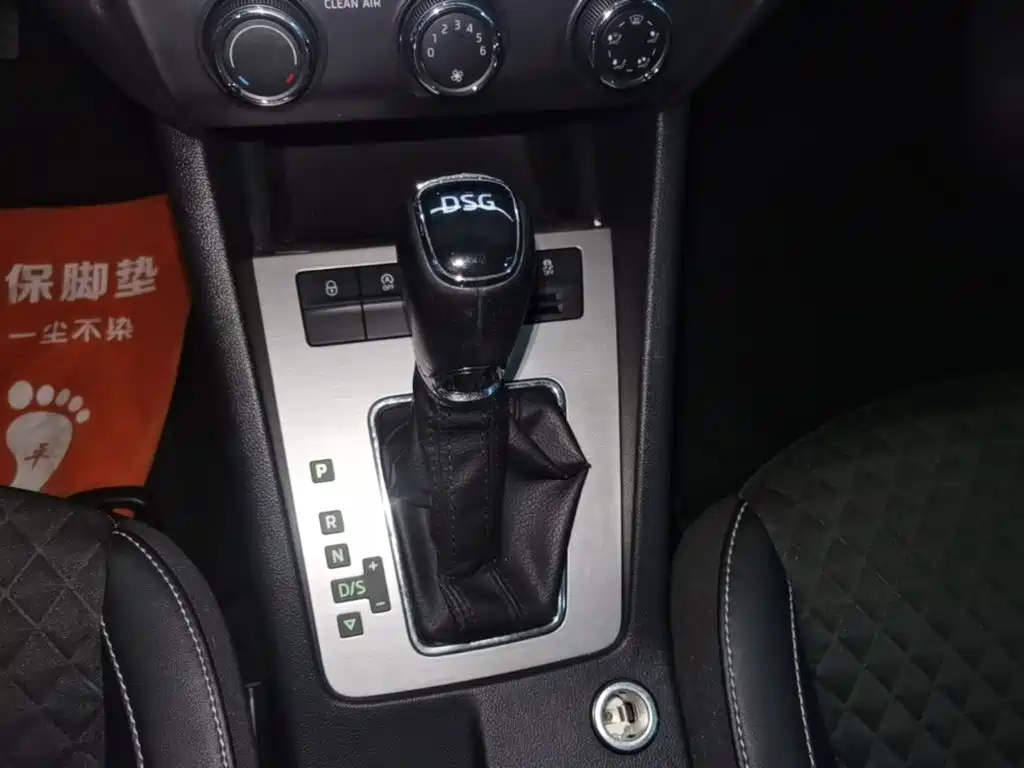 Skoda Octavia 2018 — фото 14