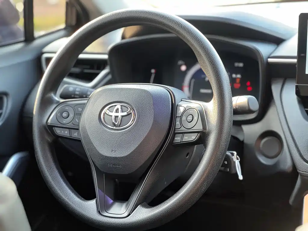 Toyota Corolla Cross 2023 — фото 13