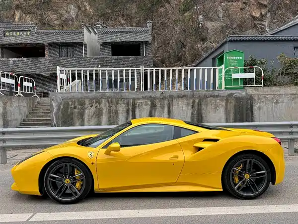 Ferrari 488 2015