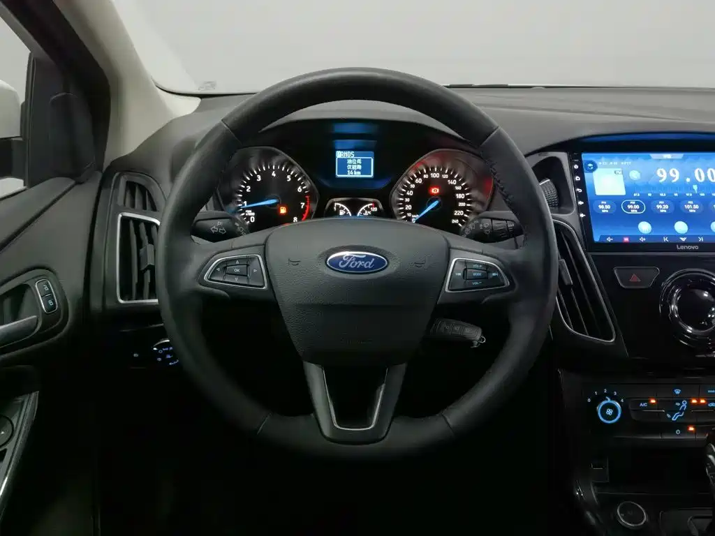 Ford Focus 2018 — фото 11