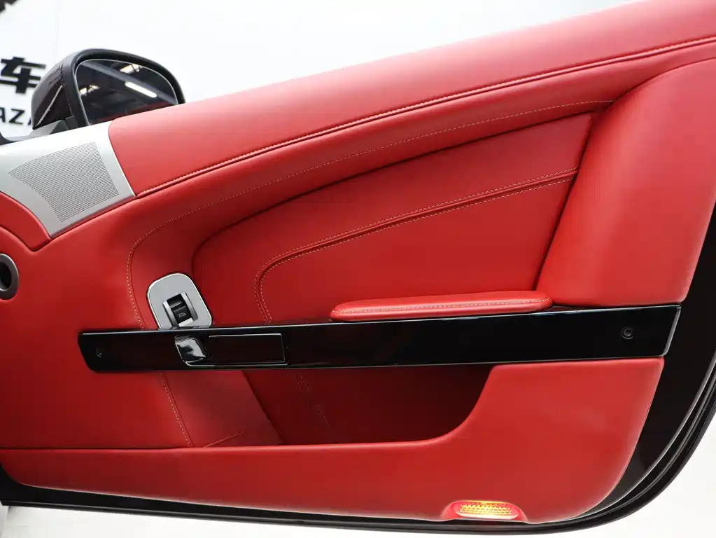 Aston Martin Virage 2012 — фото 16