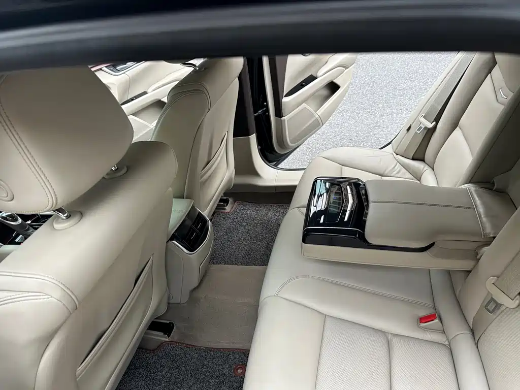 Cadillac XTS 2017 — фото 14