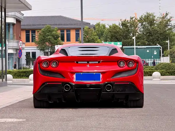 Ferrari F8 2021