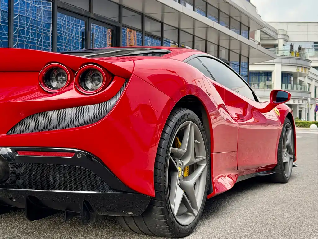 Ferrari F8 2021 — фото 17