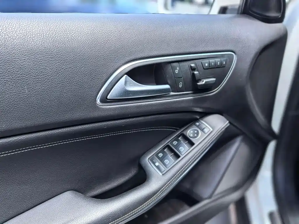 Mercedes-Benz GLA 2015 — фото 16