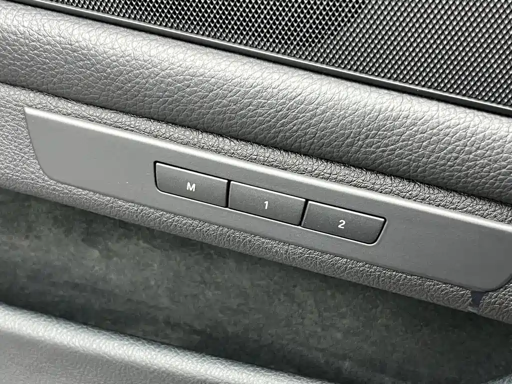 BMW 5 Series 2011 — фото 10