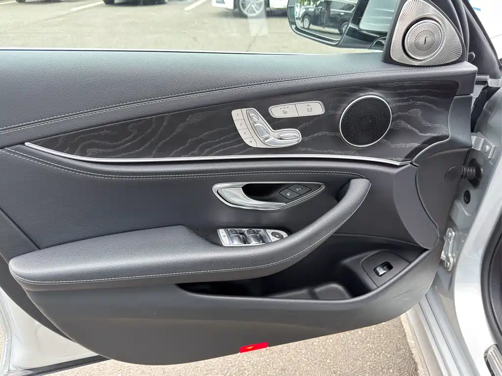 Mercedes-Benz E-Class 2016 — фото 14